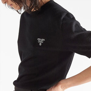 [국내배송] 프라다 밀라노 자수 로고 니트 반팔 여성용 2color