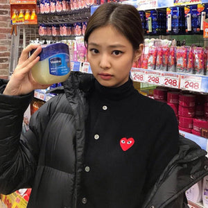 [국내배송/당일출고] 꼼데가르송 라운드 여성용 가디건 블랙/레드와펜 (제니,수영,솔라 착용) - 재입고 -