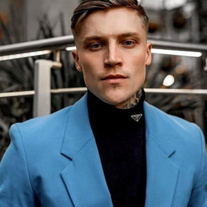 [국내배송/당일출고] 프라다 트라이앵글 로고 터틀넥 블랙 (연예인 다수 착용) - 재입고 -