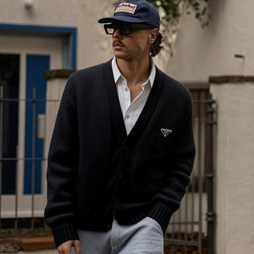 [국내배송/당일출고] 프라다 트라이앵글 삼각 로고 가디건 블랙 (은혁 착용)