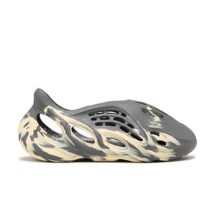 아디다스 X 카니예웨스트 이지 폼 러너 문그레이