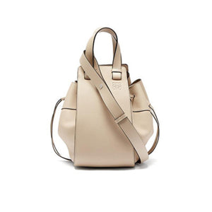 로에베 미니 해먹백 라이트오트 (제니 착용)