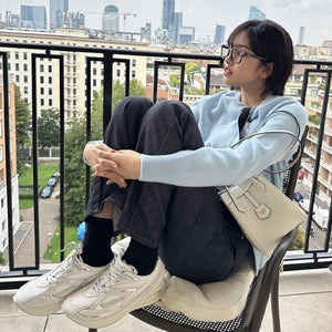 펜디 퍼스트 1 러닝 스니커즈 화이트 (안유진 착용)