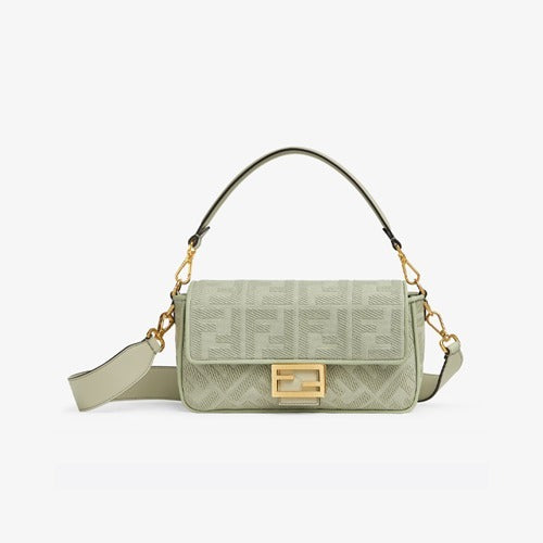 펜디 바게트 캔버스 숄더백 그린 M