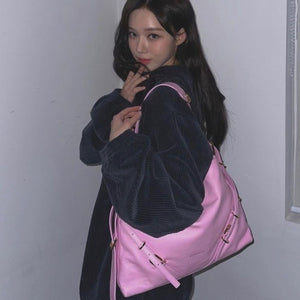 지방시 부아유 미디움 레더 숄더백 핑크 (에스파 윈터 착용)