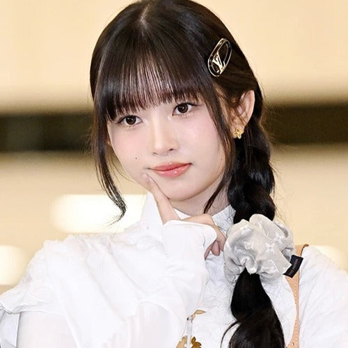 루이비통 마이 LV 체인 헤어 클립 블랙 (레이 착용)