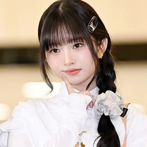 루이비통 마이 LV 체인 헤어 클립 블랙 (레이 착용)