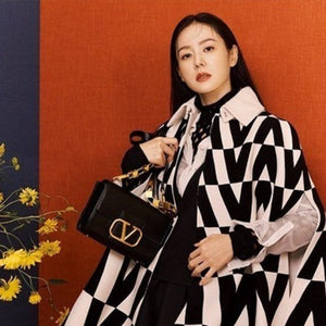 발렌티노 스탐파 알체 스터드 사인 숄더백 블랙 (손예진,제시카,기은세 착용)