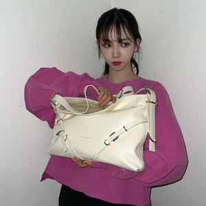 지방시 부아유 미디움 레더 숄더백 화이트 (에스파 카리나 착용)