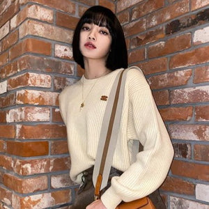 [국내배송] 셀린느 크루넥 트리오페 로고 스웨터 2color (리사,이시영 착용)