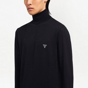 [국내배송] 프라다 밀라노 로고 터틀넥 니트 블랙