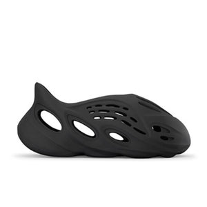 아디다스 X 카니예웨스트 이지 폼 러너 블랙