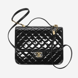 샤넬 페이던트 라지 백팩 골드 메탈 블랙 AS3662 (제니,이시영 착용)