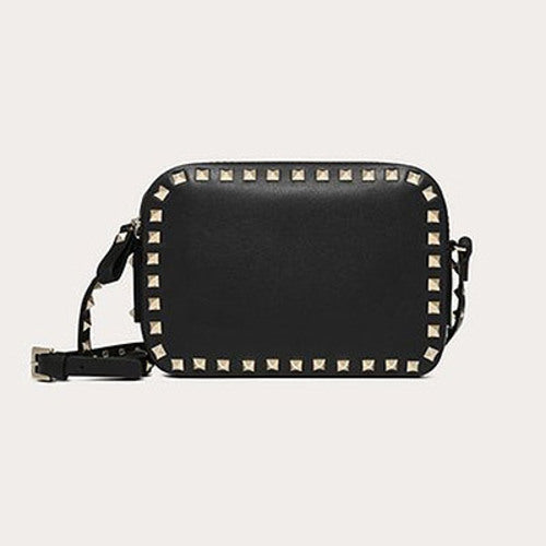 발렌티노 락스터드 카메라백 블랙 (김태희 착용)