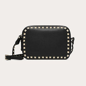 발렌티노 락스터드 카메라백 블랙 (김태희 착용)