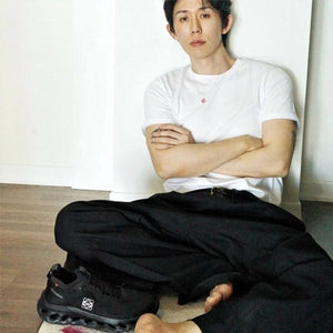 로에베 X 온 클라우드틸드 스니커즈 블랙 (코쿤 착용)