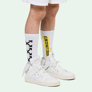 [국내배송/당일출고]오프화이트 에로우 레터링 삭스 양말