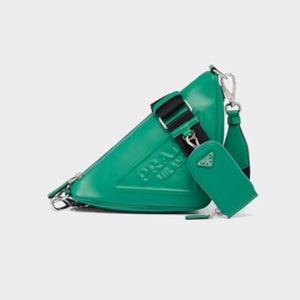 프라다 가죽 트라이앵글 숄더백 그린 (산다라박,김민주 외 착용)