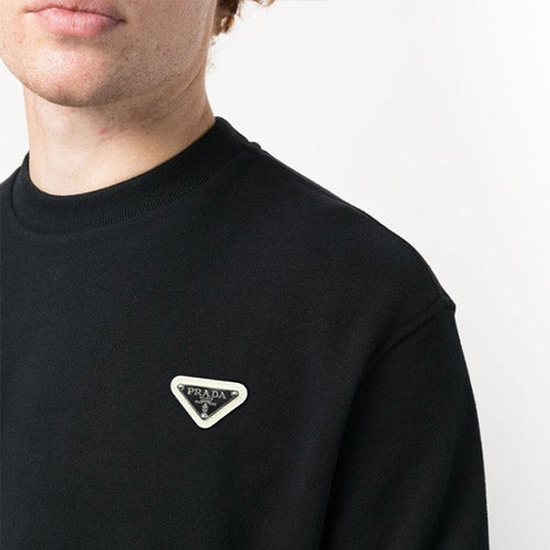 [국내배송] 프라다 삼각 로고 플레이트 맨투맨 2color