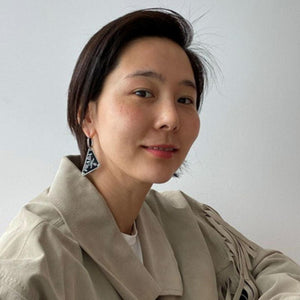 프라다 스말토 보석 펜던트 귀걸이 블랙 (김나영,김세정,현아,손나은,산다라박 등 착용)