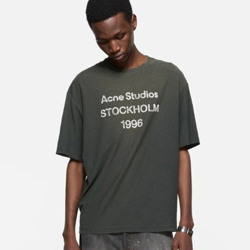 [국내배송] 아크네스튜디오 스톡홀름 1996 로고 반팔티 블랙 (고아라,nct 해찬 착용)