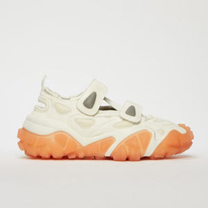 아크네스튜디오 볼스터 브라이즈 크리스탈 화이트