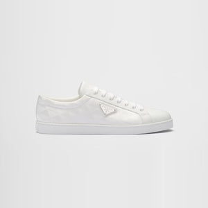 프라다 가죽 및 나일론 스니커즈 화이트 2EE376