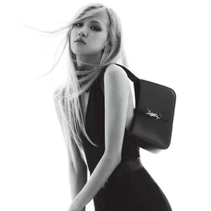 세인트로랑 스무스 레더 호보백 블랙 (로제 착용)