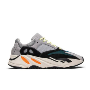 아디다스 X 카니예웨스트 이지부스트 700 웨이브러너 (산다라박,첸,이해리 착용)