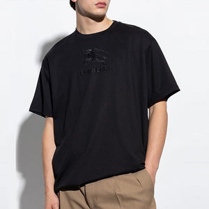 [국내배송] 버버리 기마상 레터링 자수 반팔티 블랙